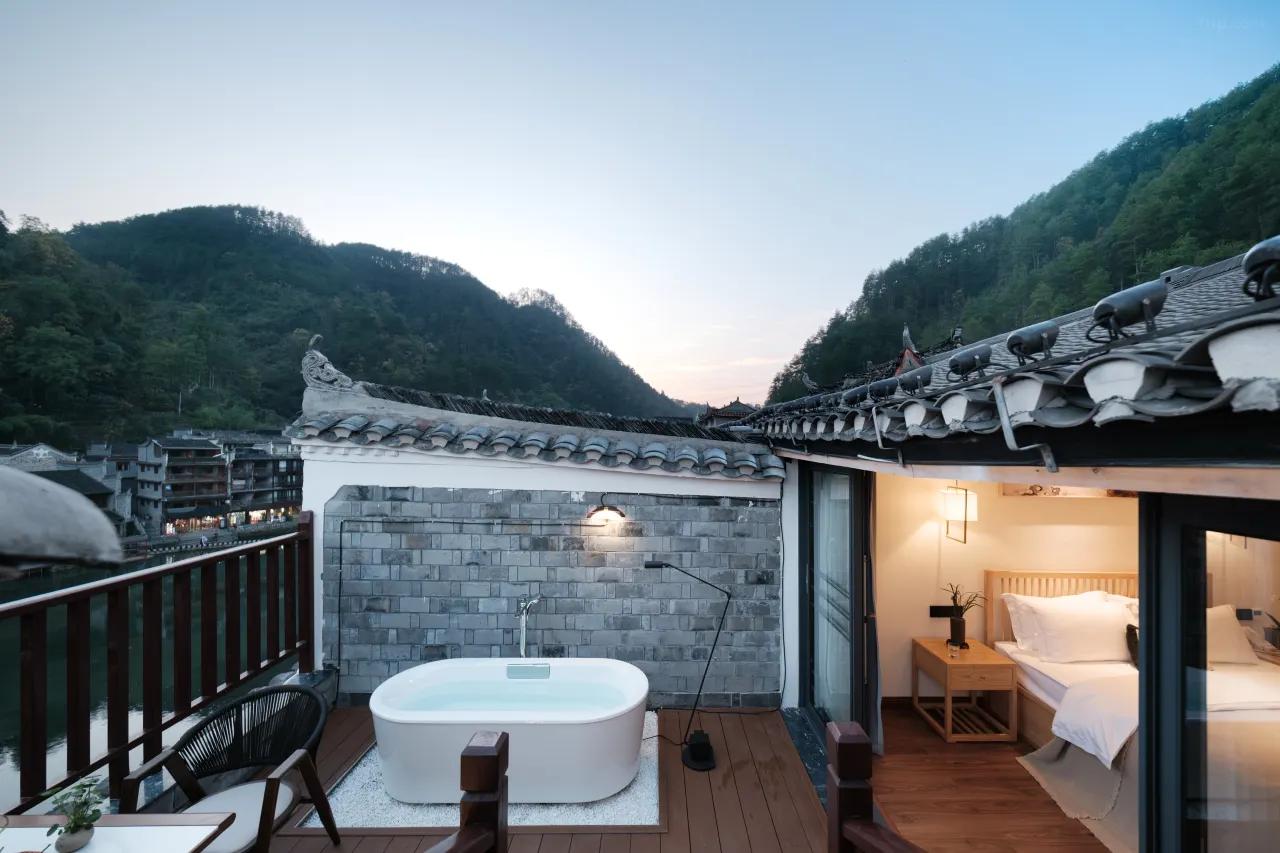 소리연화·묵란선의 리버뷰 호텔 (Lotus Cymbidium Sinense Zen Art River View Hotel)