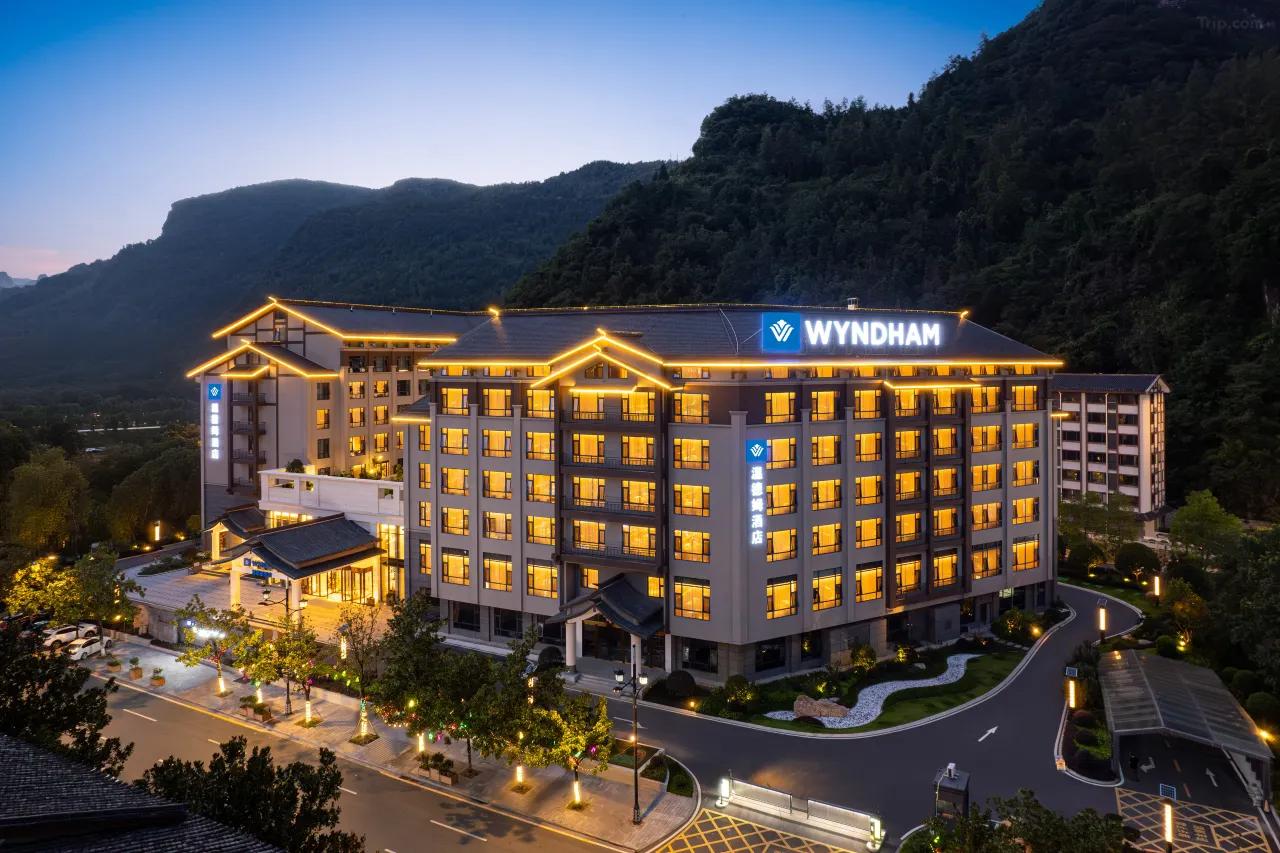 장자제 루이징 만산 윈덤호텔 (Wyndham Zhangjiajie Ruijing Manshan Hotel)