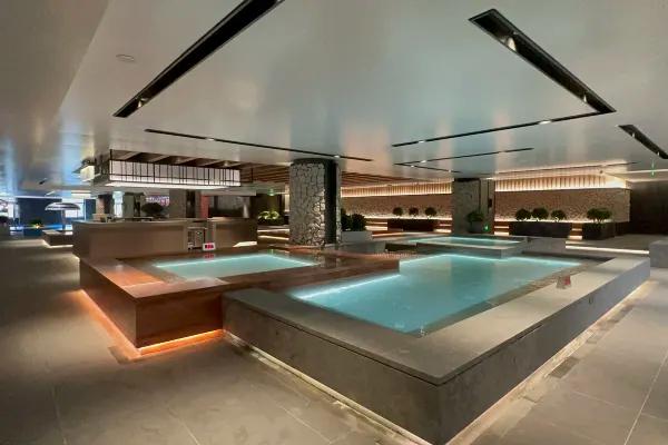 퓨어랜드 핫스프링 리조트 호텔 (Changbai Mountain Pu Yue hot spring Resort Hotel)