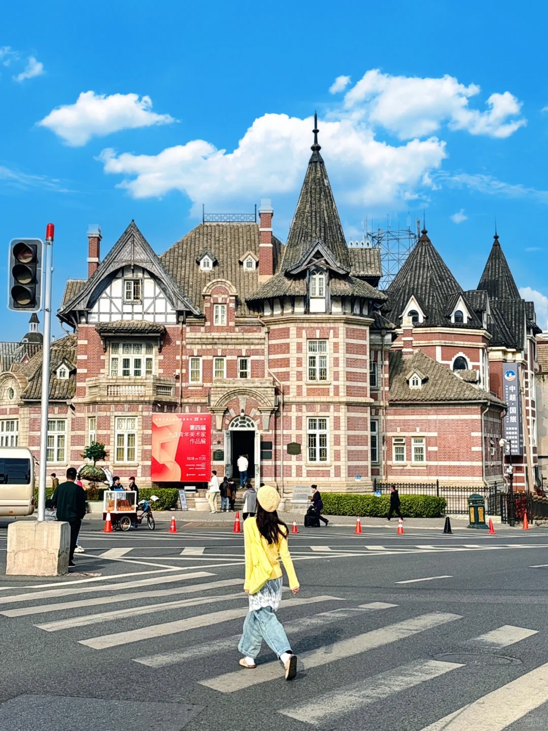 대련이 품은 역사의 이야기를 듣고, 아름다운 항구 도시를 탐험합니다