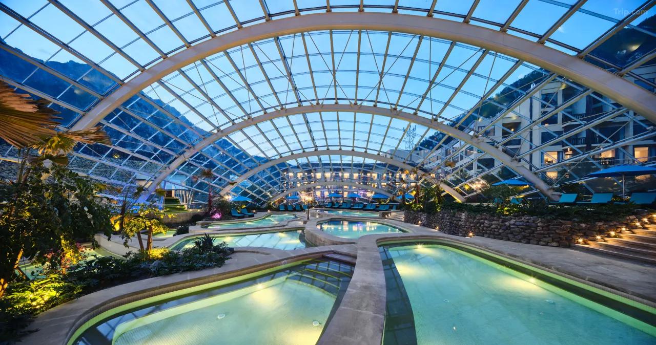 인터컨티넨털 구채구 파라다이스 (Intercontinental Resort Jiuzhai Paradise)