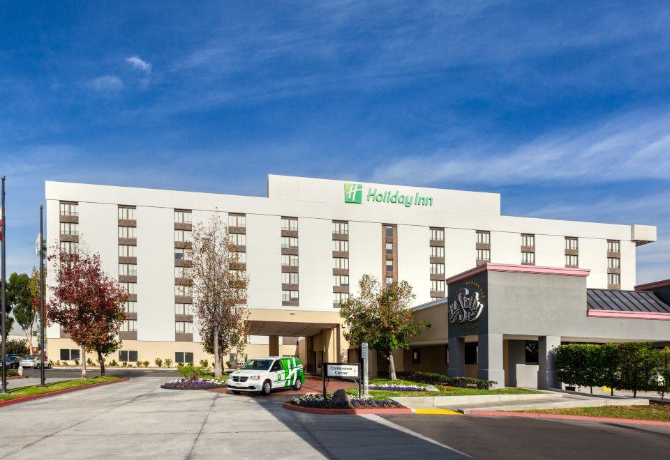 홀리데이 미란다 (Holiday Inn la Mirada, an IHG Hotel)
