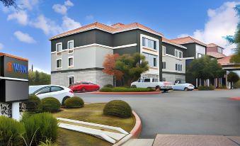 라 퀸타 로스바노스 (La Quinta Inn & Suites by Wyndham Los Banos)