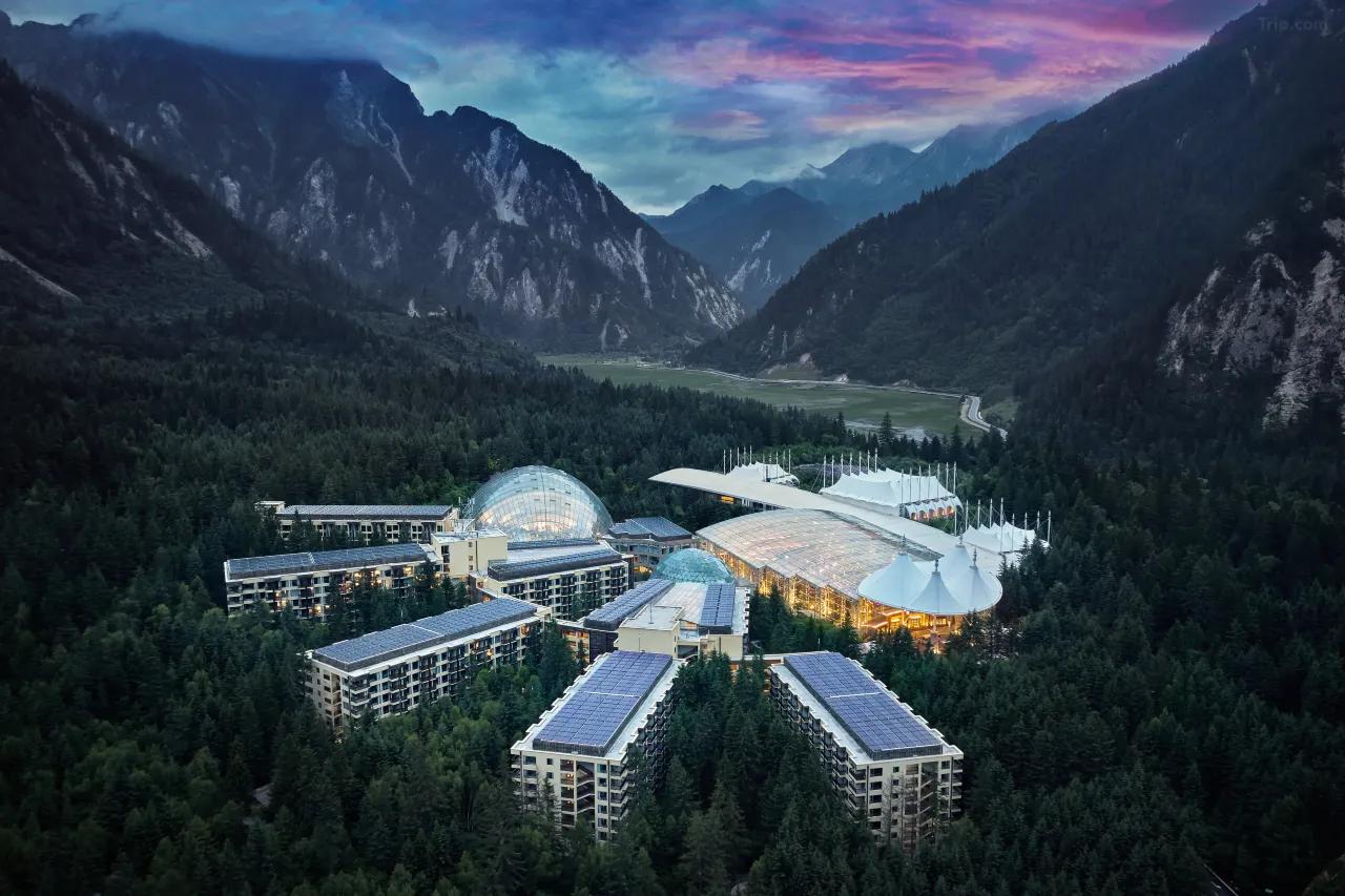 인터컨티넨털 구채구 파라다이스 (Intercontinental Resort Jiuzhai Paradise)